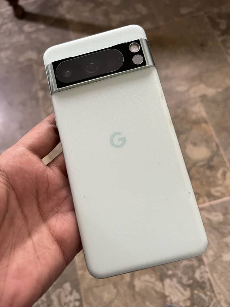 Google pixel 8 pro 1