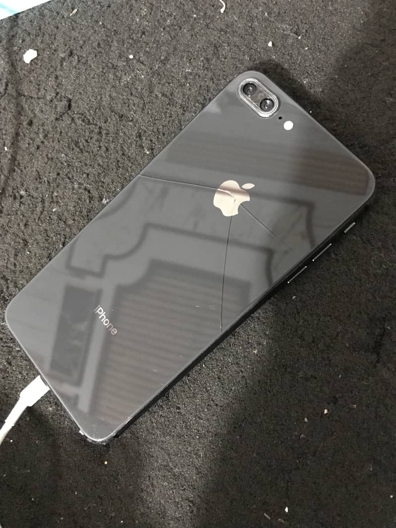 Apple iPhone 8 Plus 1