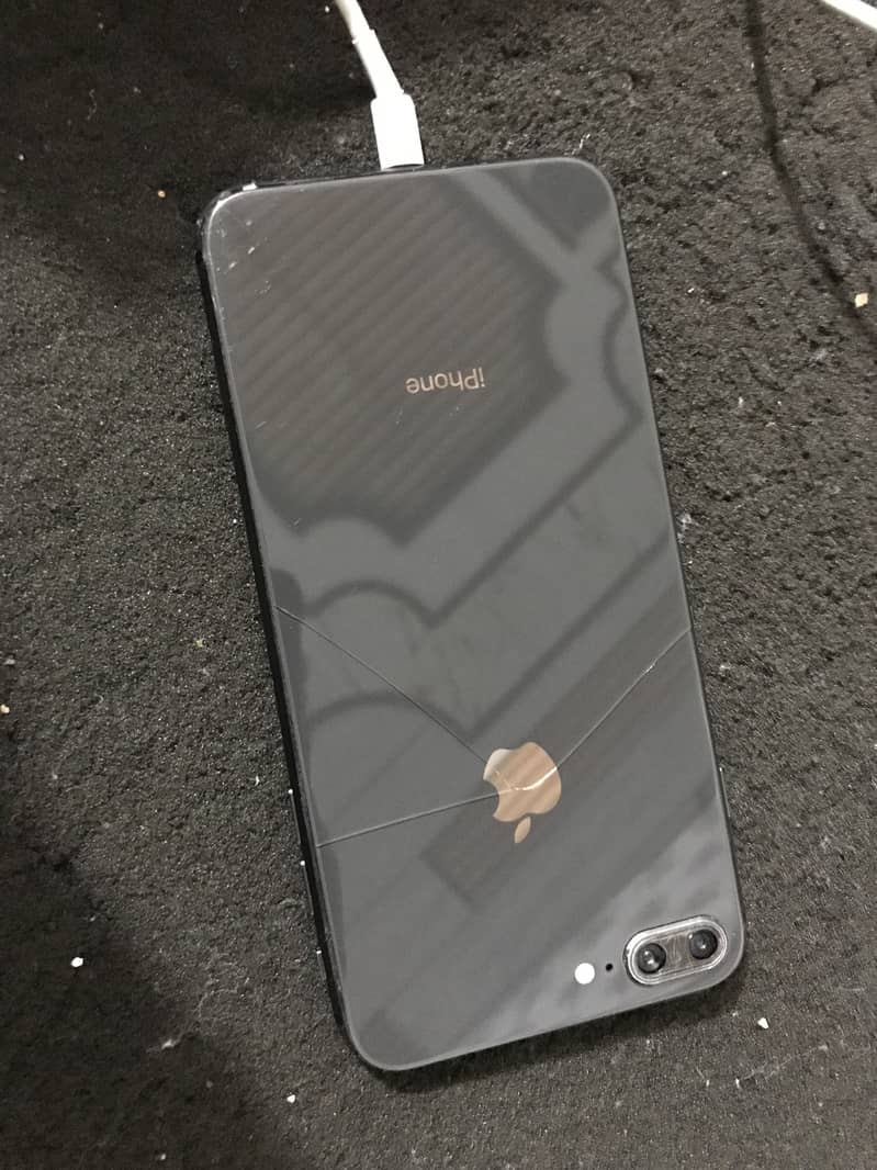 Apple iPhone 8 Plus 2