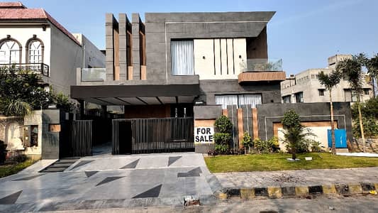 18 Marla House In Stunning Bankers Avenue - Block D Is Available For Sale