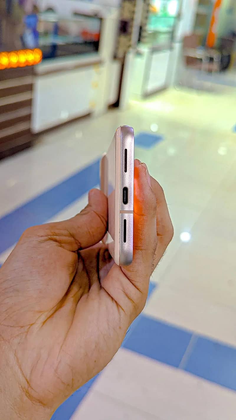Google Pixel 8 5