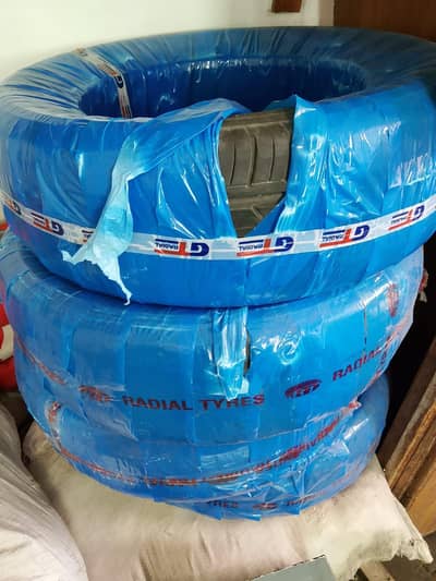 Honda Civic car k tyre hain 16/ size m bilkul tuff condition