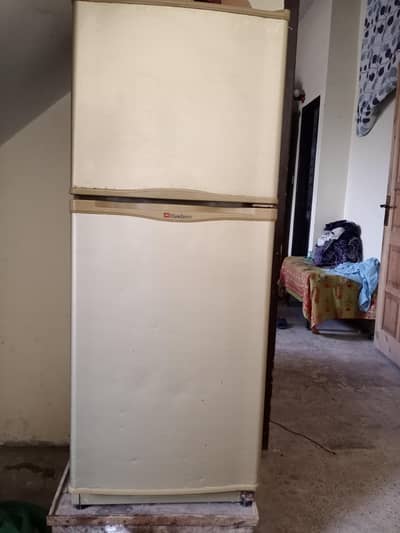 Dawlance Median size refrigerator excellent working 10/10 condi  Med
