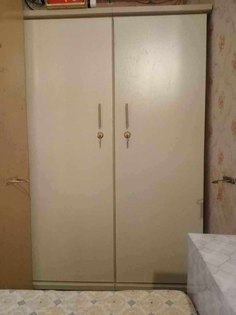 2 ماہ استعمال شدہ، تقریباً نئی بچوں کی الماری 0