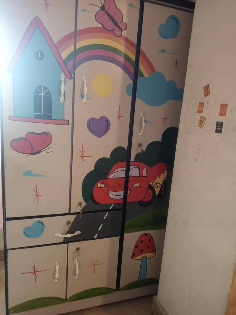 2 ماہ استعمال شدہ، تقریباً نئی بچوں کی الماری 1