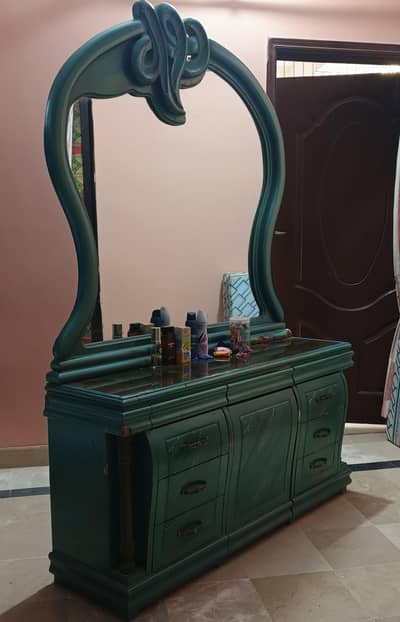 DRESSING TABLE FOR SALE
