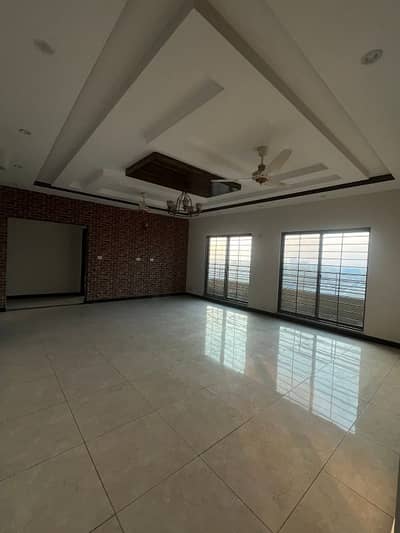 10 Marla New Design 3 Bedrooms Apartment For Sale