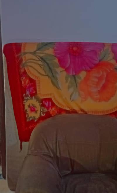 quality mattress 6x6.5 size hai 10 by 10 condition zero meter urgent