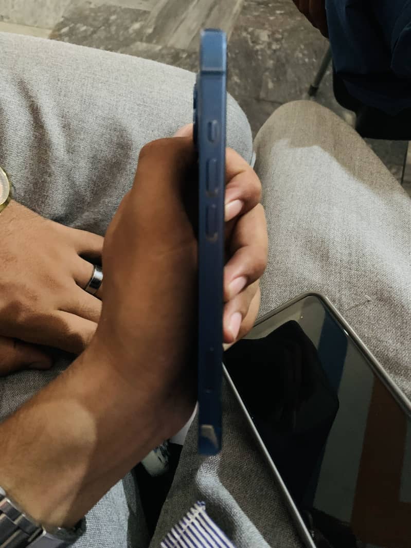 Apple iPhone 13 1