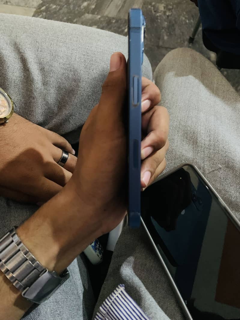 Apple iPhone 13 2