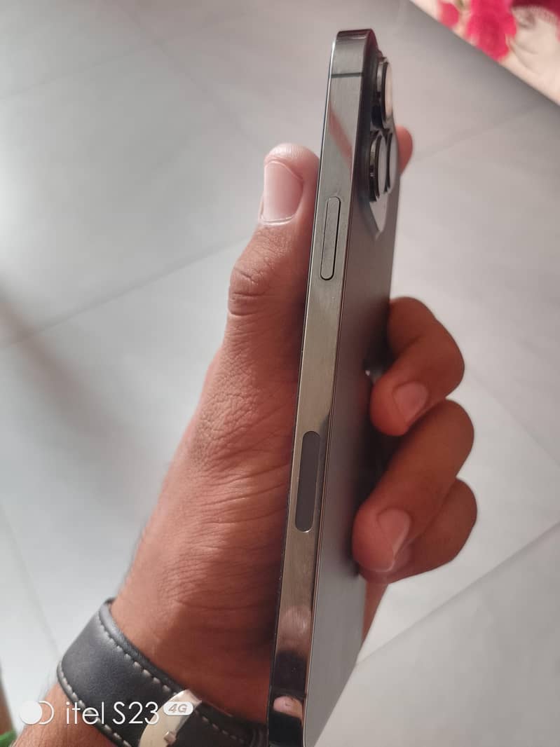 Apple iPhone 13 Pro Max 2