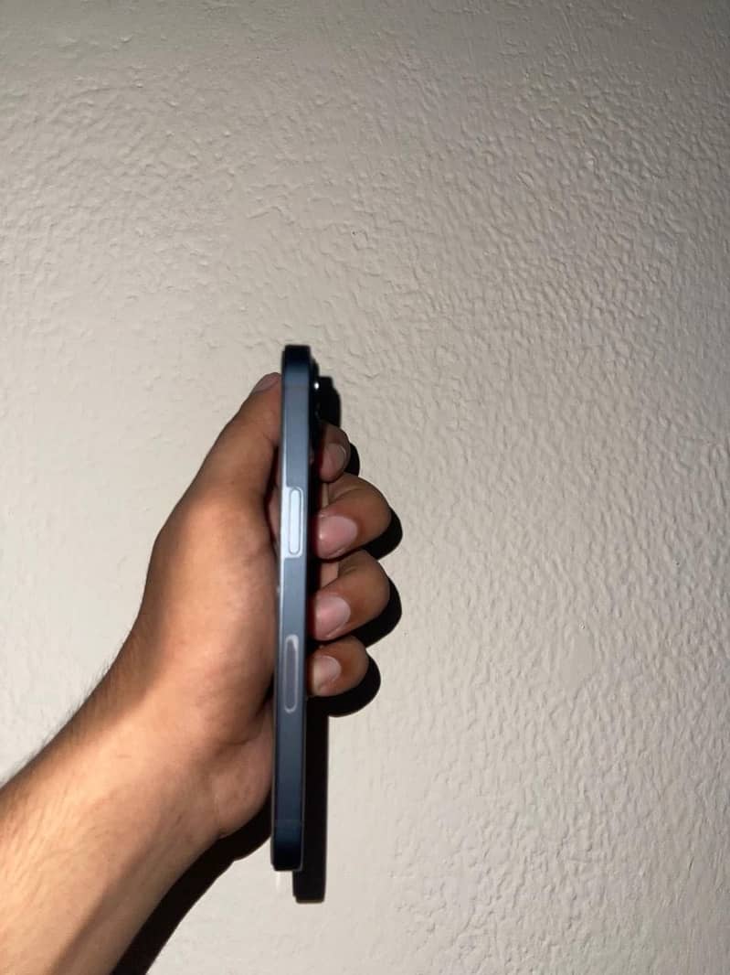 Iphone 13 JV 3