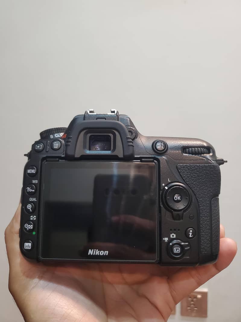 Nikon D7500 Complete Box 1
