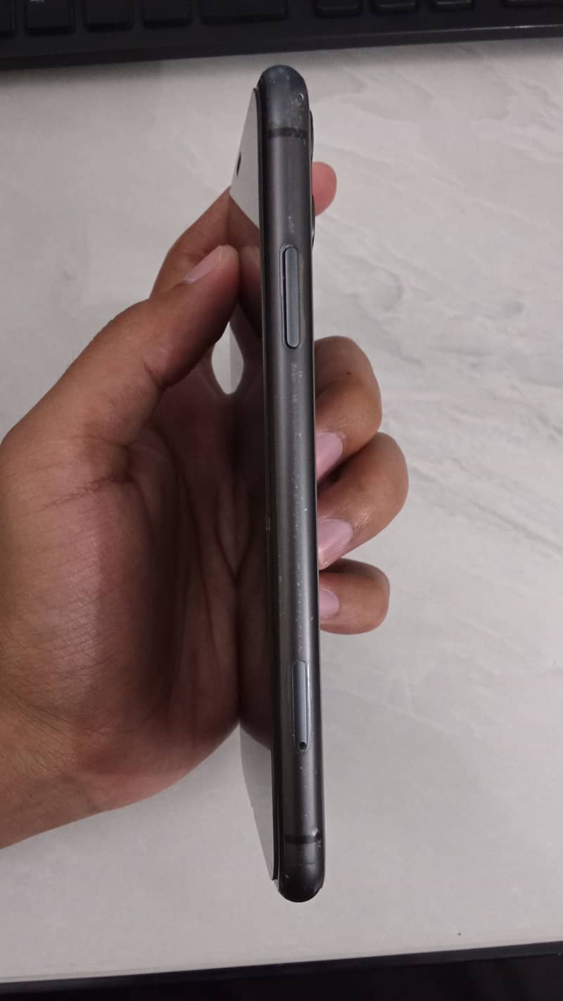 Apple iPhone 11 3