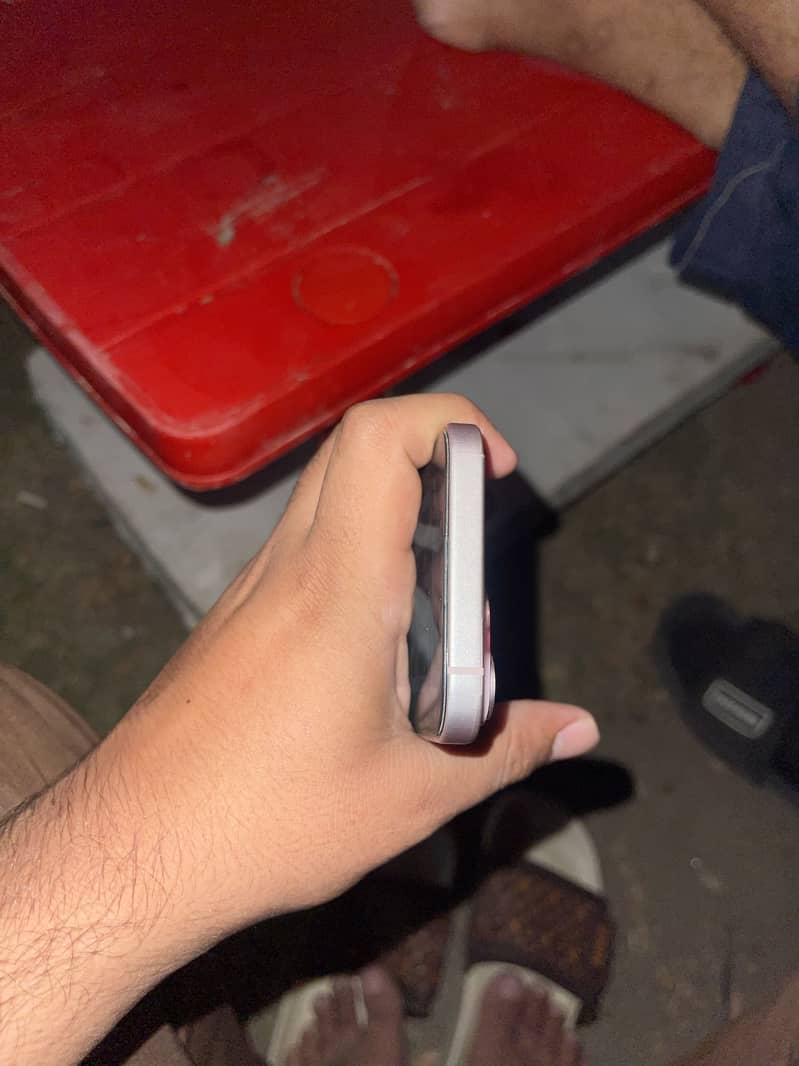Apple iPhone 15 4