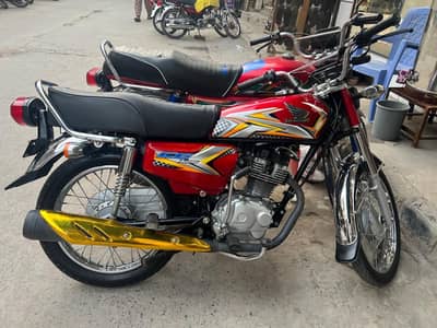 125 Honda 25 model 14 May ko nikala hai brand new condition