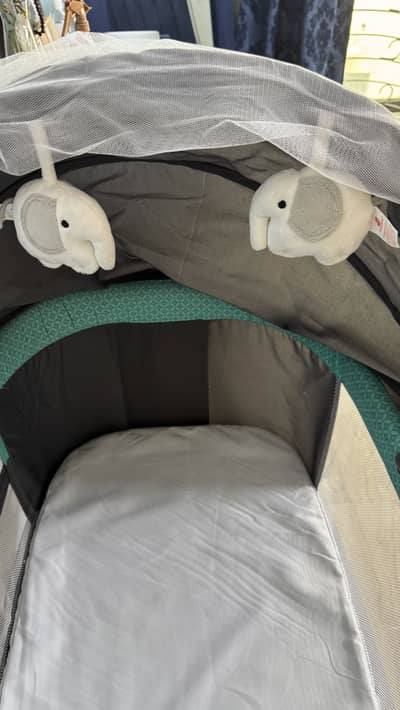  Mastela Deluxe 4-in-1 Bassinet + FREE Baby Nest
