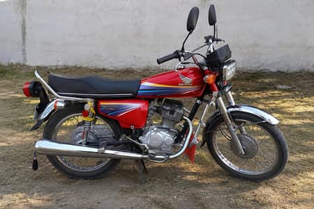 Honda 125 cc model 2010 bike for sale call 03225280183