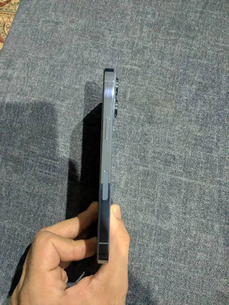 Apple iPhone 13 Pro 2