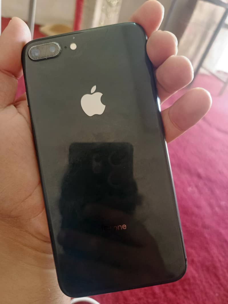 Apple iPhone 8 Plus 1