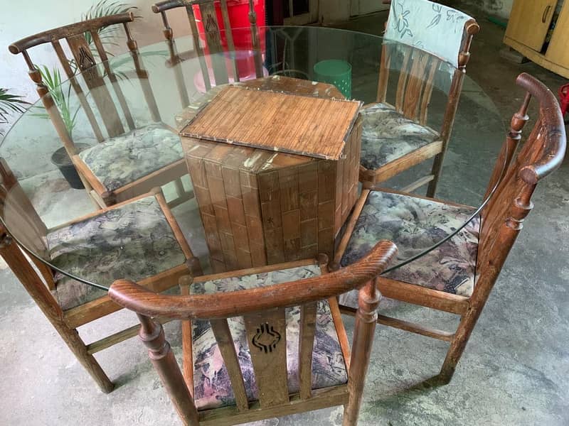Dinning table 0