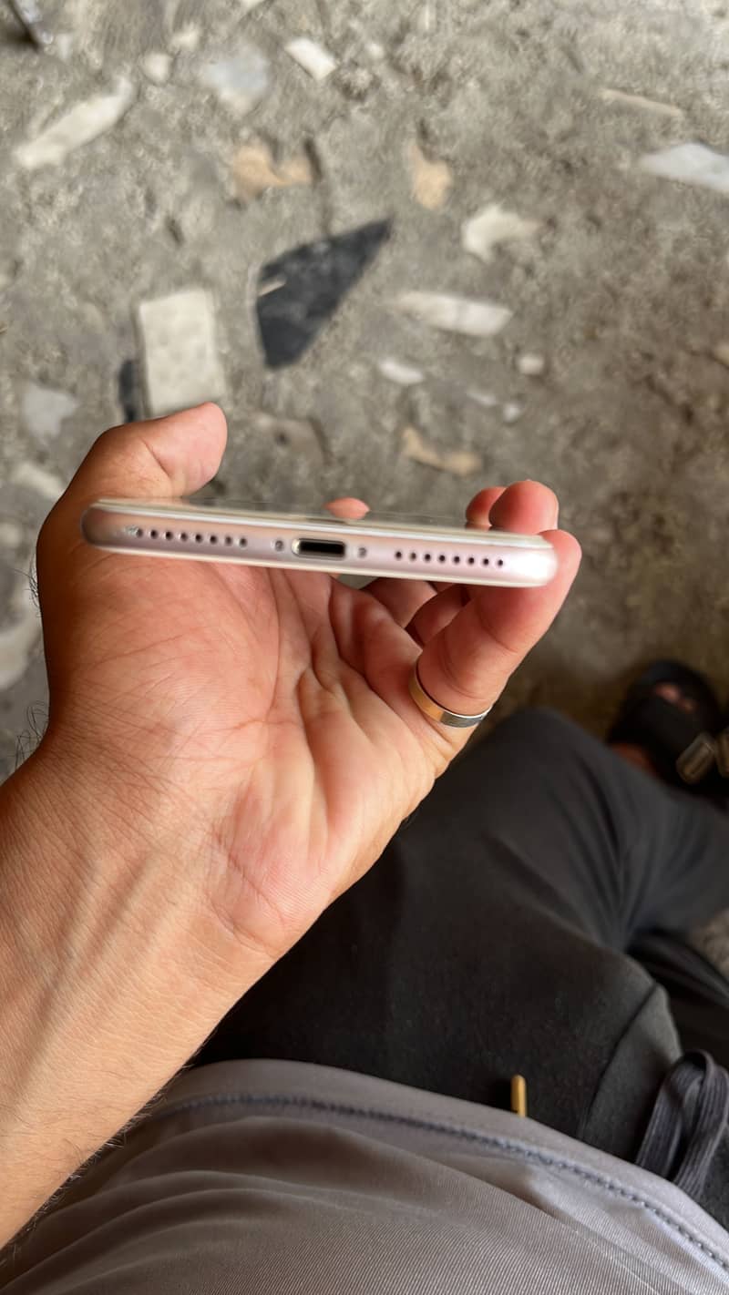 Apple iPhone 7 Plus 1