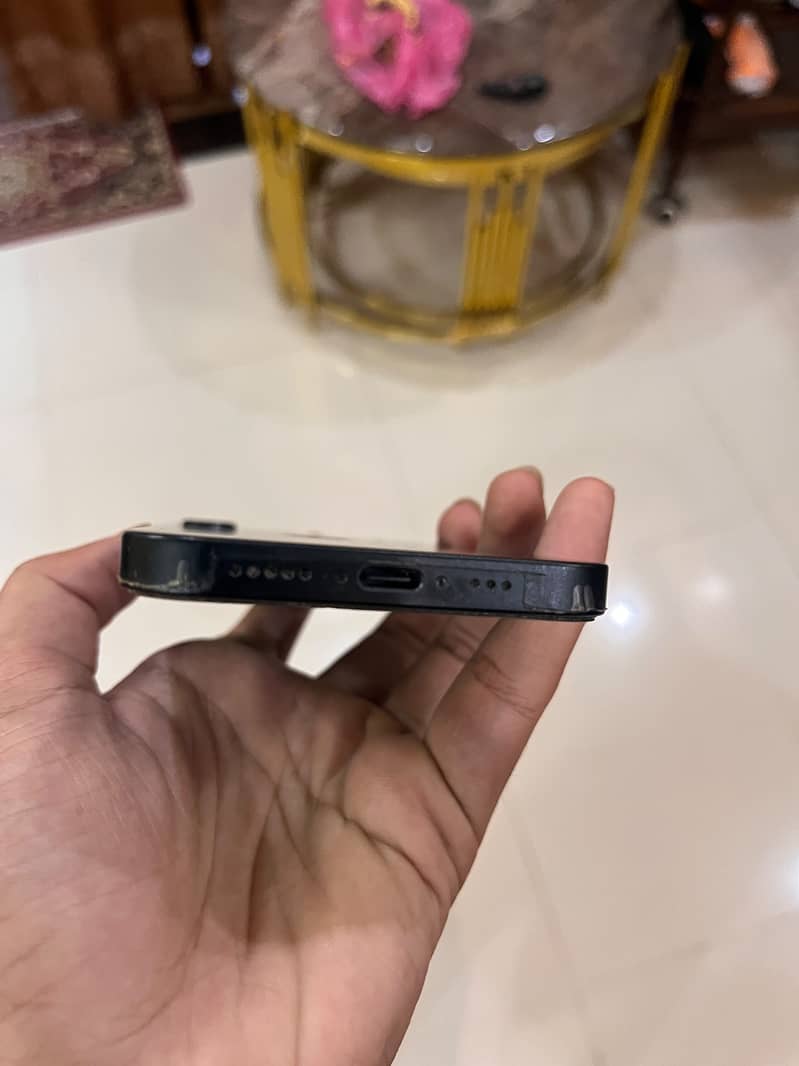 Apple iPhone 16e 2