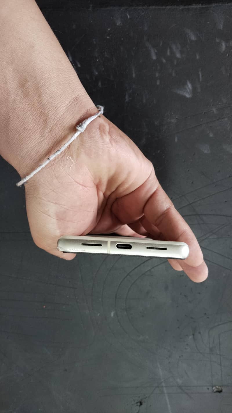 Google Pixel 7 4
