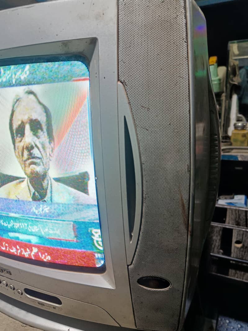 ایل جی 14 انچ کلر ٹی وی 3