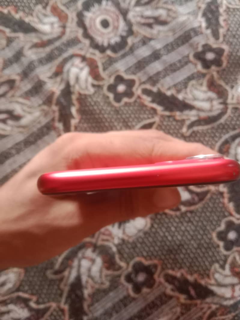 Apple iPhone 11 4