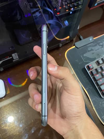 Apple iPhone 11