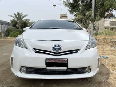 Toyota Prius Alpha 2013