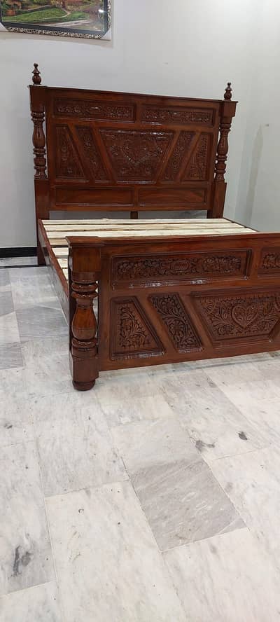 Chionioty Solid wood Bed new condition king size never used