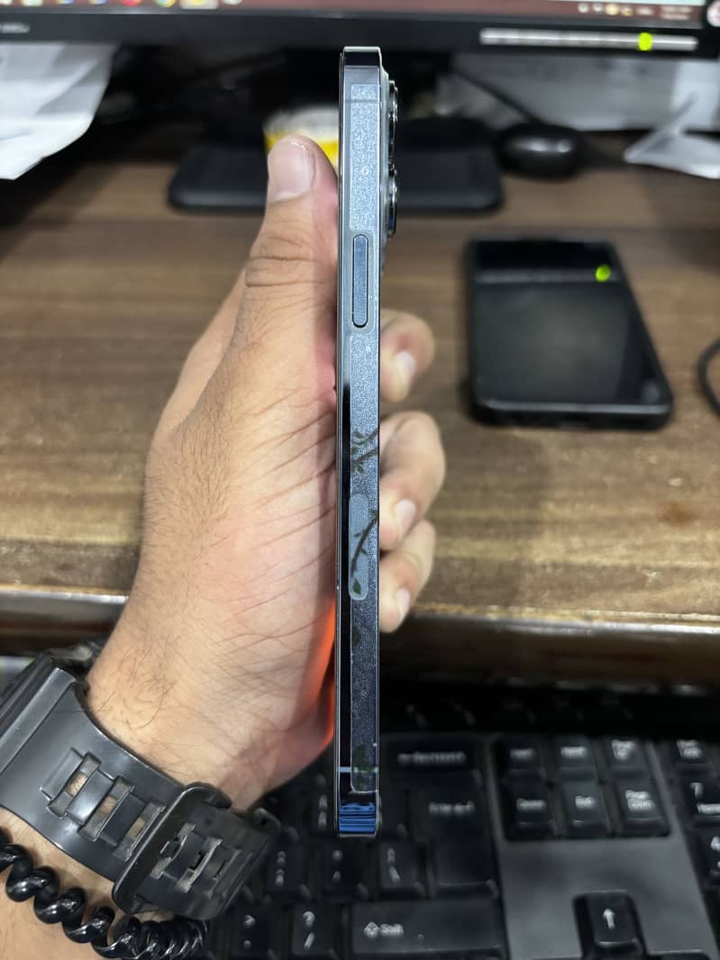 Apple iPhone 13 Pro Max 3