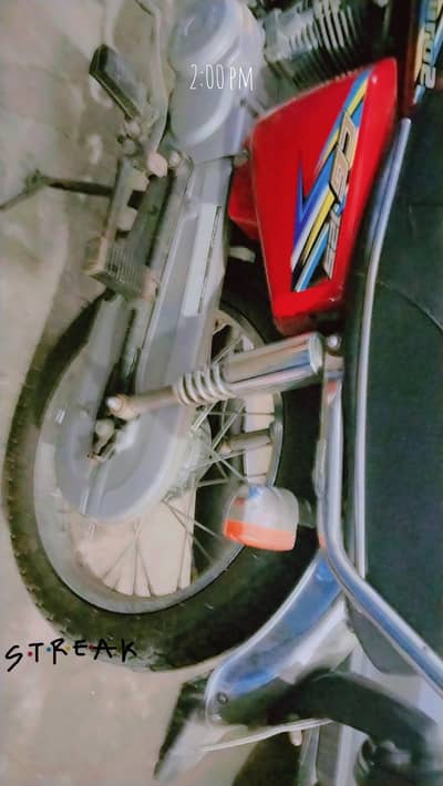 Honda 125cc red color