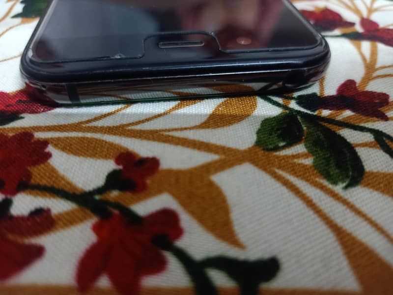 Sharp Aquos R1 2