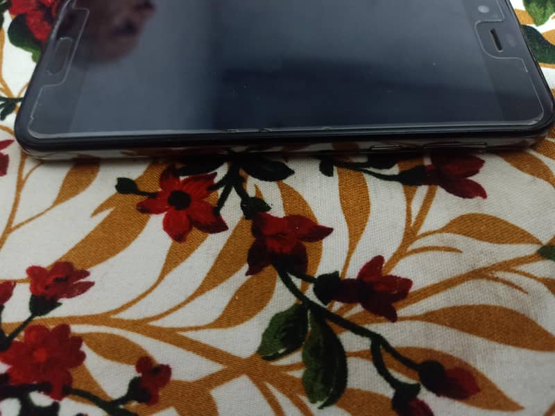 Sharp Aquos R1 3