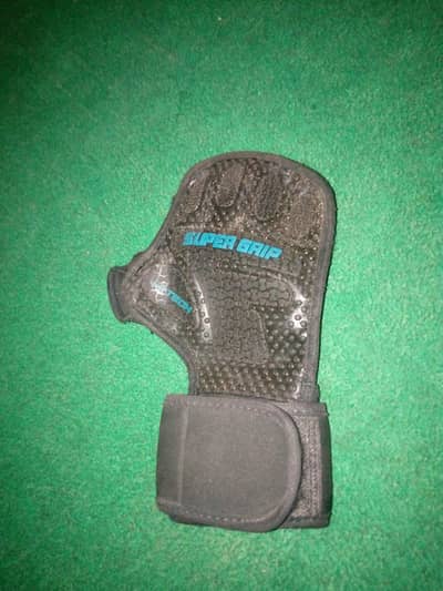 one hand Gloves Smart looking 500 delivery charges