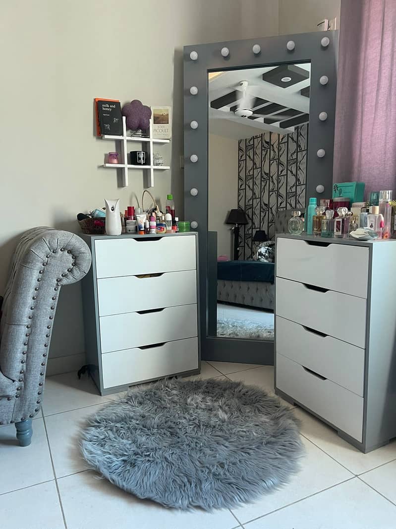Dressing table and chesters 0