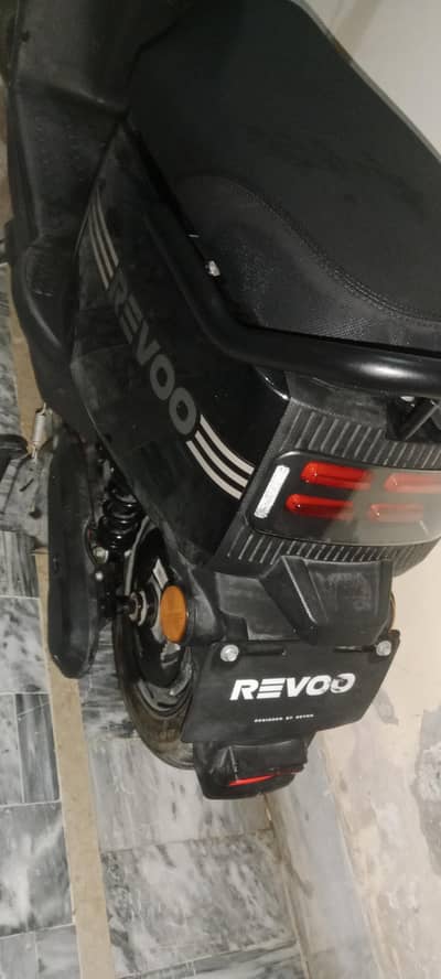 REVOO ELECTRIC SCOOTY ZBRDST CONDITION 2026