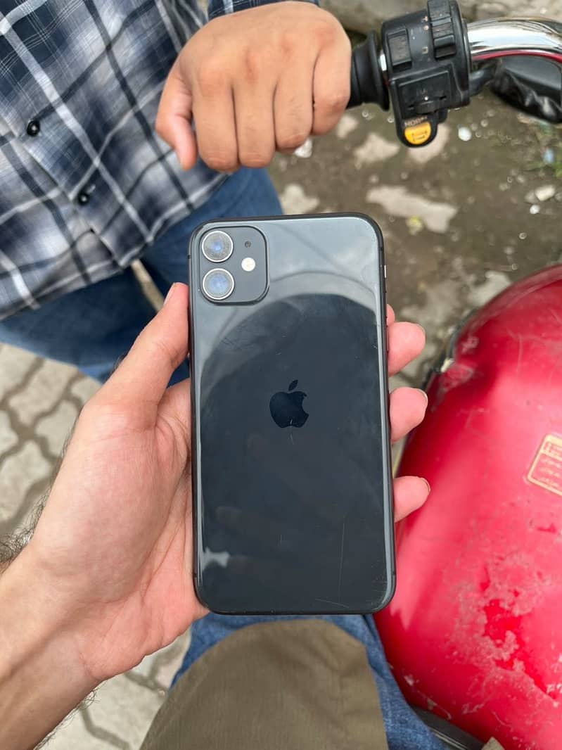 Apple iPhone 11 3