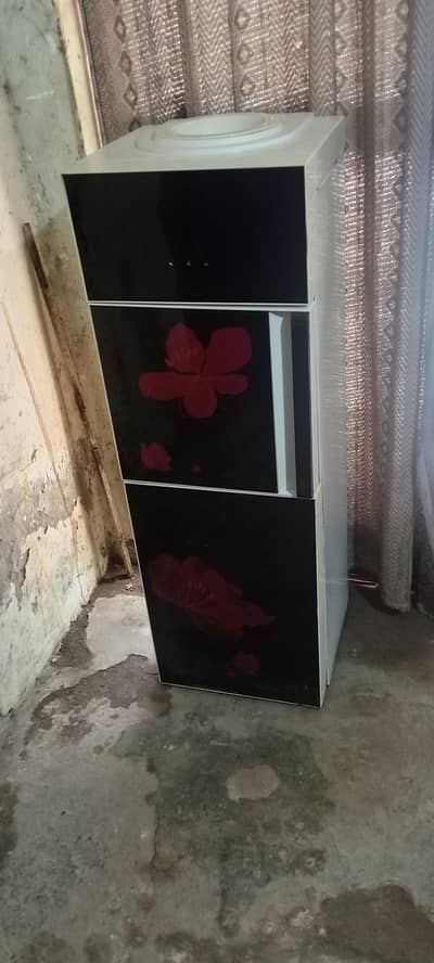 good condition water dispenser all ok hot cool farig