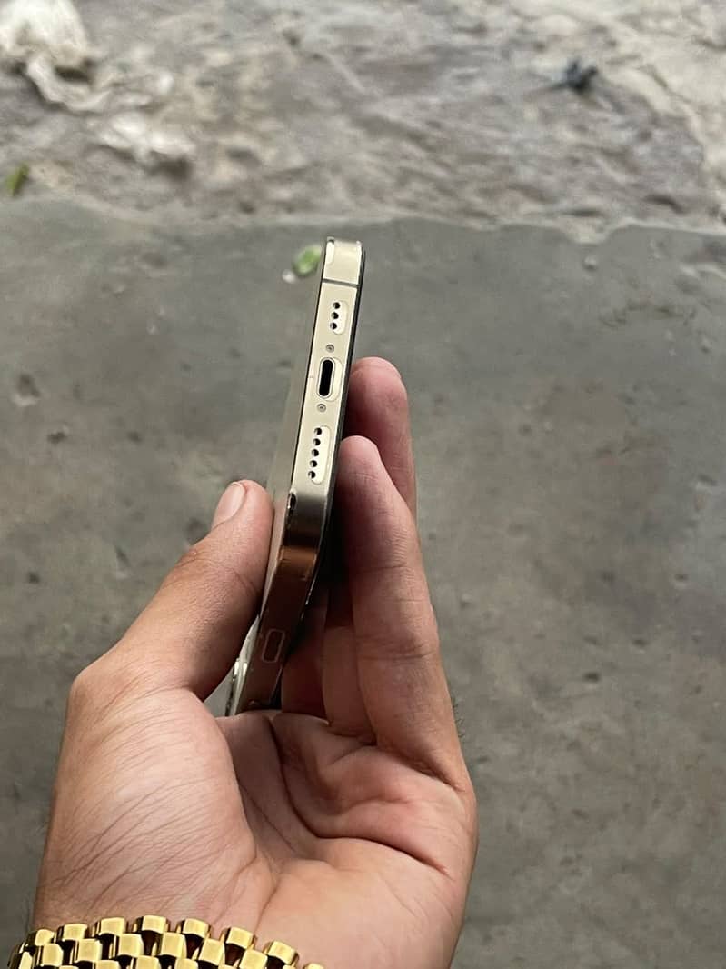 Apple iPhone 12 Pro 1