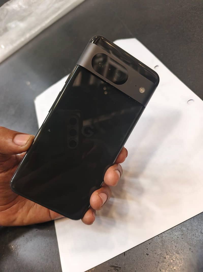 Google Pixel 8 4