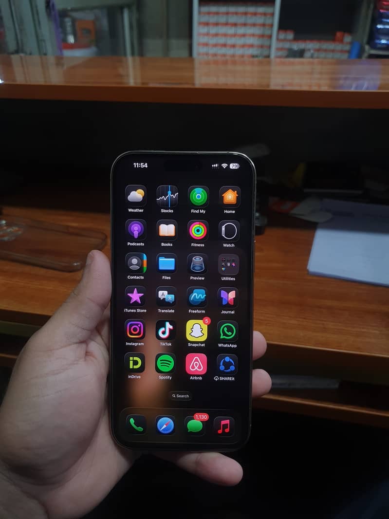 Apple iphone 16 pro max 1