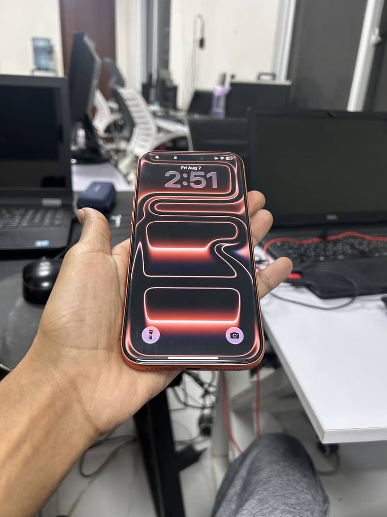Apple iPhone 17 Pro Max 4