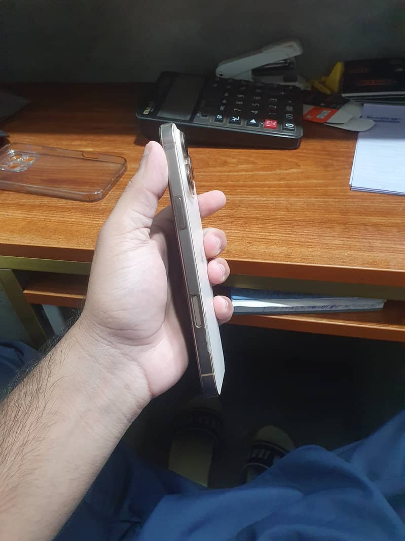 Apple iphone 16 pro max 3