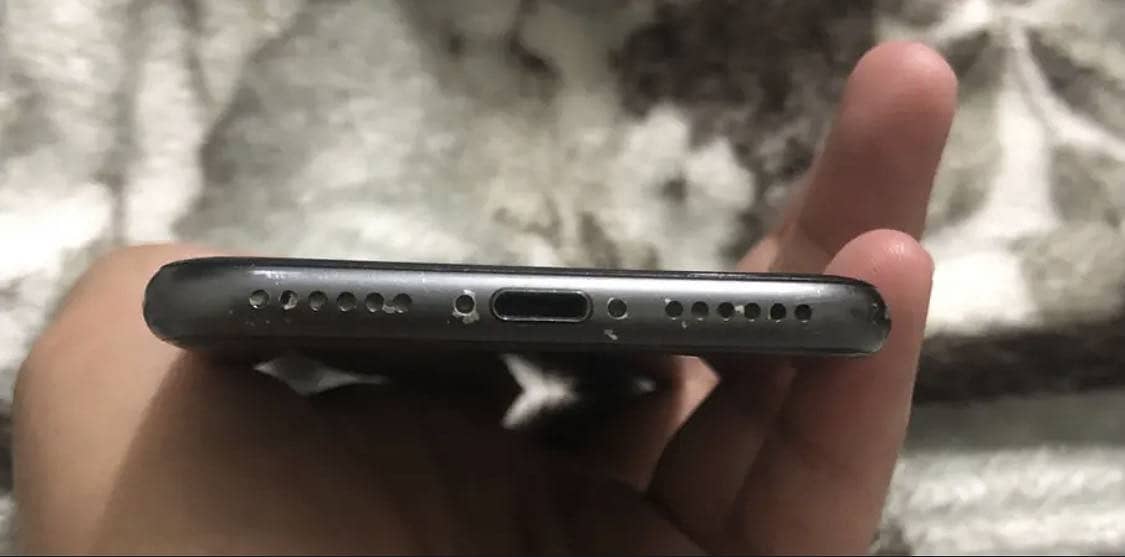 Apple iPhone 8 3