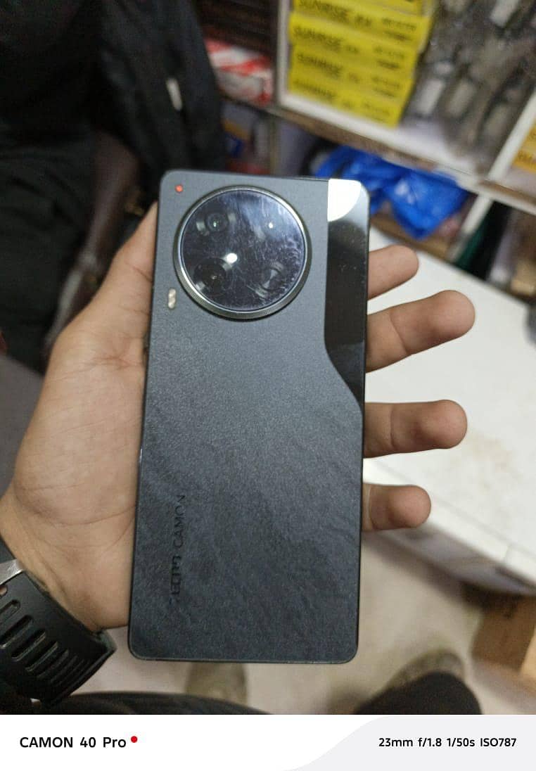 Tecno CAMON 30 0