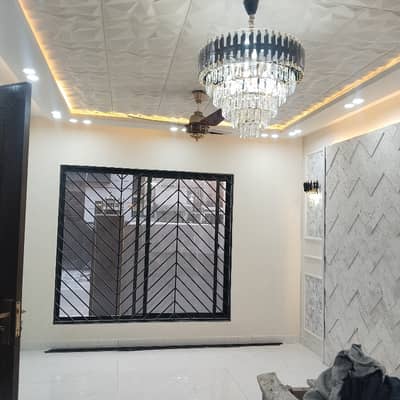 5 MARLA BRAND NEW HOUSE AVAILABLE FOR RENT